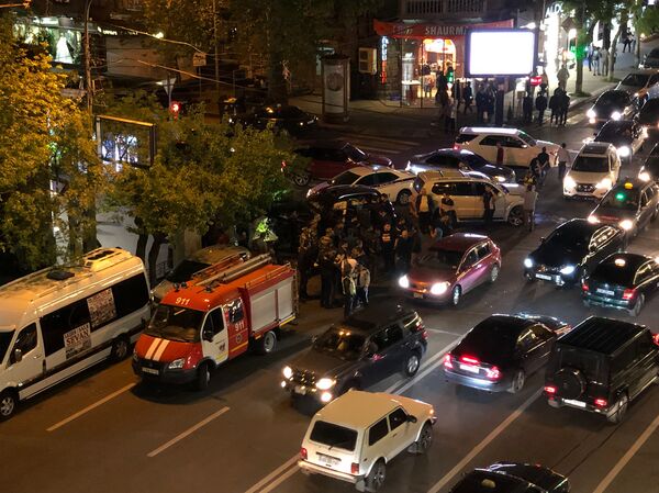 Ավտովթար է տեղի ունեցել Երևանի կենտրոնում. լուսանկարներ - Sputnik Արմենիա