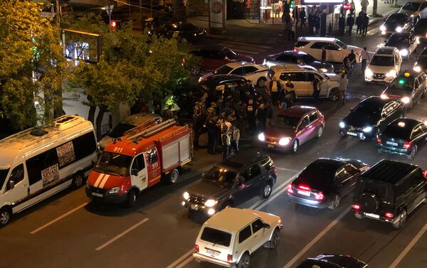 Дорожно-транспортное происшествие на перекрестке улиц Амиряна и Закяна (3 мая 2019). Еревaн - Sputnik Армения