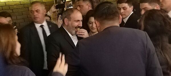 Նիկոլ Փաշինյանն ու Աննա Հակոբյանը մասնակցել են Երևանի «Գինու օրերին»- video Նիկոլ Փաշինյանն ու Աննա Հակոբյանը մասնակցել են Երևանի «Գինու օրերին»- video - Sputnik Արմենիա