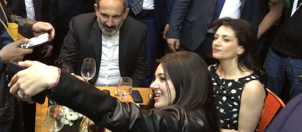 Премьер-министр Армении Никол Пашинян с супругой Анной Акопян посетили YereWine на улице Сарьяна (3 мая 2019). Еревaн - Sputnik Արմենիա