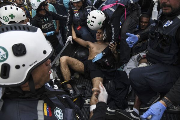 Раненый в столкновении с Национальной гвардией Венесуэлы в Альтамире, районе Каракаса - Sputnik Армения