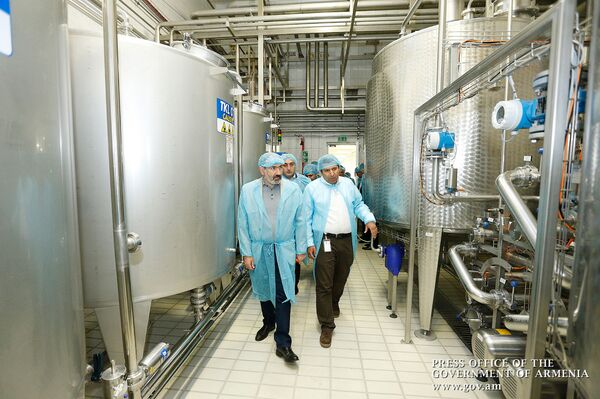 После посещения Пашиняна завод по производству воды начнет выпускать пиво - Sputnik Армения