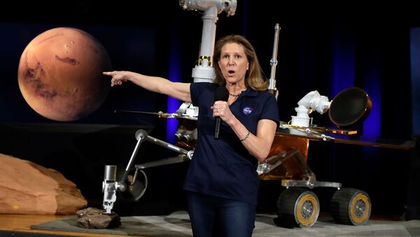 И.о. директора отдела планетарных наук НАСА Лори Глейз, во время брифинга по теме исследования Марса в Лаборатории реактивного движения НАСА (13 февраля 2019). Пасадена, Калифорния - Sputnik Արմենիա