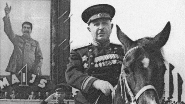 Маршал Иван Христофорович Баграмян на военном параде - Sputnik Армения