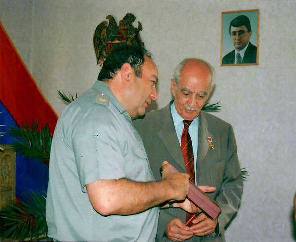 Спец, поднявший военную разведку Армении: как Басенци Азоян нашел жучок в фуражке турка - Sputnik Армения