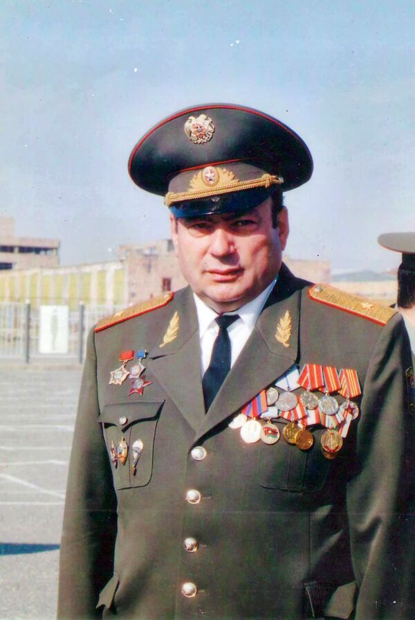 Спец, поднявший военную разведку Армении: как Басенци Азоян нашел жучок в фуражке турка - Sputnik Армения