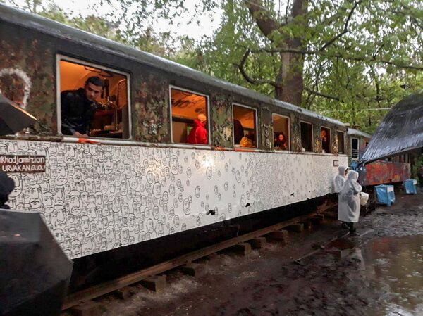 Ի՞նչ «ուրվականներ» են հավաքվել երևանյան այգում Ի՞նչ «ուրվականներ» են հավաքվել երևանյան այգում - Sputnik Արմենիա