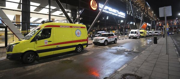 Автомобили скорой помощи в аэропорту Шереметьево, где самолет рейса Москва - Мурманск был вынужден вернуться в аэропорт из-за возгорания на борту (5 мая 2019). Москвa Автомобили скорой помощи в аэропорту Шереметьево, где самолет рейса Москва - Мурманск был вынужден вернуться в аэропорт из-за возгорания на борту (5 мая 2019). Москвa - Sputnik Արմենիա