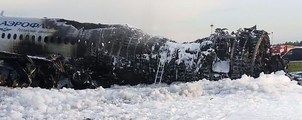 Последствия возгорания самолета Sukhoi Superjet в аэропорту Шереметьево (5 мая 2019). Моксвa - Sputnik Армения