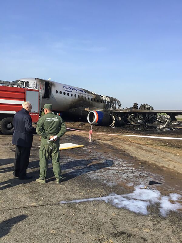 Председатель СK РФ Александр Бастрыкин на месте трагедии в аэропорту Шереметьево (6 мая 2019). Москвa - Sputnik Армения
