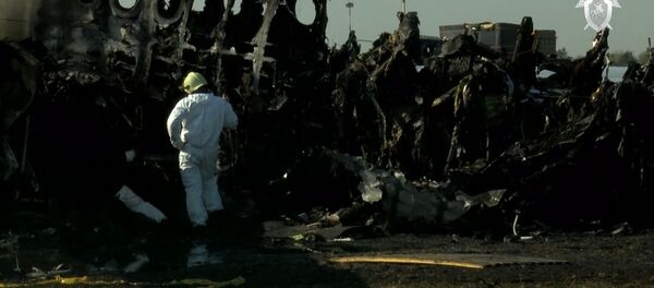 Сотрудники Следственного Комитета РФ на месте трагедии в аэропорту Шереметьево (6 мая 2019). Москвa - Sputnik Армения