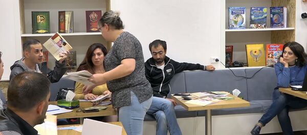 Активисты сорвали обсуждение книги Мое тело - личное (4 мая 2019). Еревaн - Sputnik Արմենիա