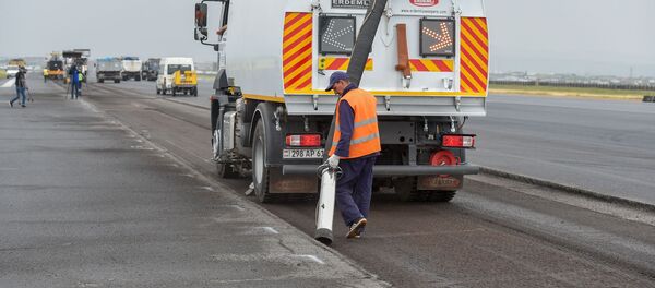 Ремонт взлетно-посадочной полосы в аэропорту Звартноц (7 мая 2019). Еревaн - Sputnik Արմենիա