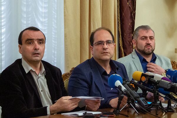 Օպերայի աշխատակիցները Փաշինյանի հետ հանդիպում են պահանջում Օրբելյանի հարցով Օպերայի աշխատակիցները Փաշինյանի հետ հանդիպում են պահանջում Օրբելյանի հարցով - Sputnik Արմենիա