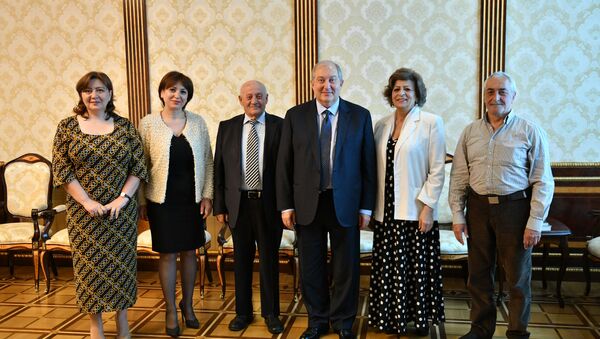 Президент Армен Саркисян принял родственников павших в Карабахской войне пилотов (7 мая 2019). Еревaн - Sputnik Արմենիա