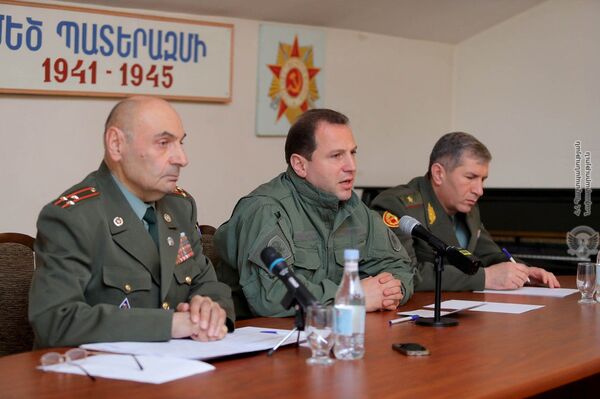 Տոնոյանը հանդիպել է Հայրենական մեծ պատերազմի, աշխատանքի և զինված ուժերի վետերանների հետ Տոնոյանը հանդիպել է Հայրենական մեծ պատերազմի, աշխատանքի և զինված ուժերի վետերանների հետ - Sputnik Արմենիա