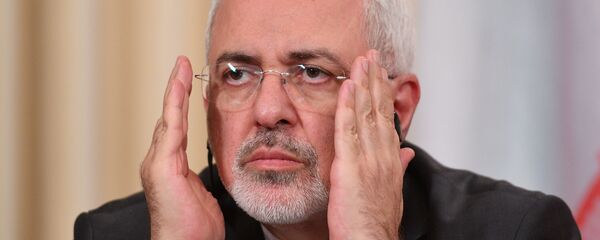 Министр иностранных дел Исламской Республики Иран Мухаммад Джавад Зариф во время совместной пресс-конференции по итогам трехсторонней встречи (28 апреля 2018). Москвa Министр иностранных дел Исламской Республики Иран Мухаммад Джавад Зариф во время совместной пресс-конференции по итогам трехсторонней встречи (28 апреля 2018). Москвa - Sputnik Армения