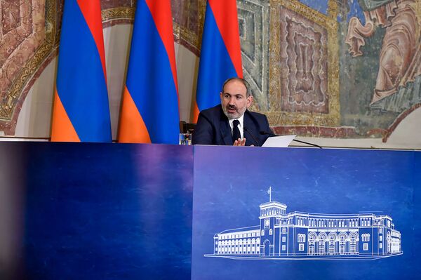 Разговор длиною в пять с половиной часов: Пашинян побил свой собственный рекорд Разговор длиною в пять с половиной часов: Пашинян побил свой собственный рекорд - Sputnik Армения