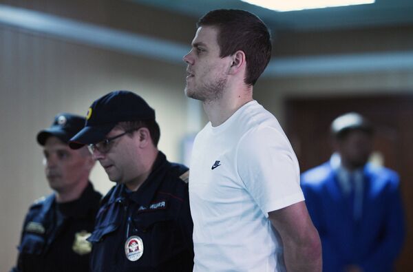 Доигрались: в Москве футболисты Кокорин и Мамаев получили сроки за хулиганство - Sputnik Армения