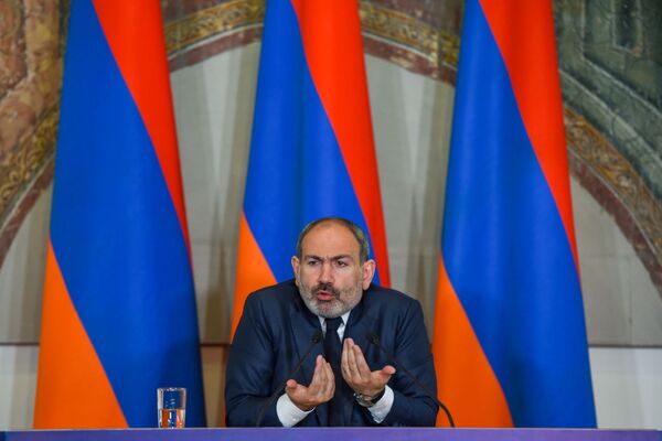 Разговор длиною в пять с половиной часов: Пашинян побил свой собственный рекорд Разговор длиною в пять с половиной часов: Пашинян побил свой собственный рекорд - Sputnik Армения