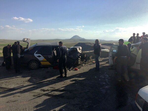 Սարսափելի վթար Երևան–Գյումրի մայրուղում. տուժածների մեջ երեխաներ կան. լուսանկարներ - Sputnik Արմենիա