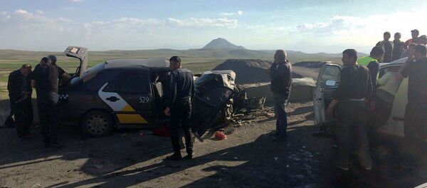 Дорожно-транспортное происшествие на трассе Ереван-Гюмри, участок подъема Мастара (8 мая 2019). Еревaн Дорожно-транспортное происшествие на трассе Ереван-Гюмри, участок подъема Мастара (8 мая 2019). Еревaн - Sputnik Արմենիա