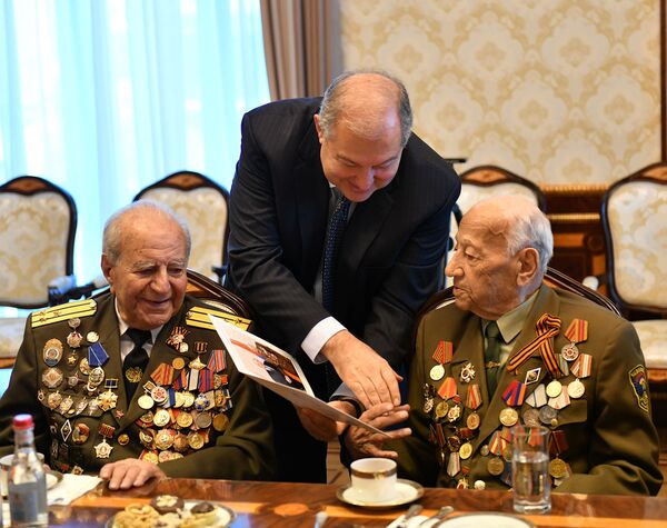 Президент Армении принял почетных гостей – ветеранов Великой Отечественной - Sputnik Армения