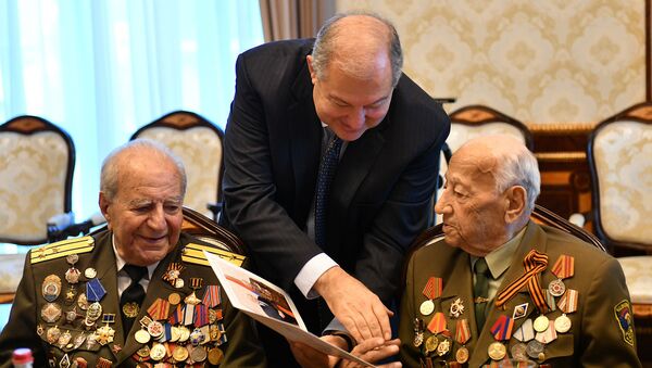 Президент Армен Саркисян встретился с ветеранами Великой Отечественной войны (8 мая 2019). Еревaн - Sputnik Արմենիա