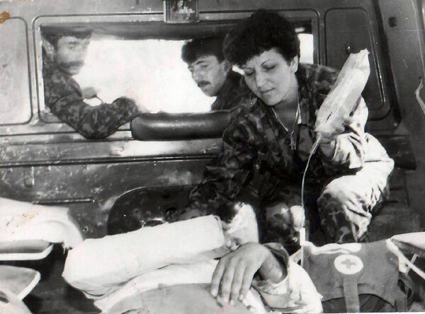 Плакать, читая некролог о себе: полковник Аида Серобян вспомнила Карабах и любовь Монте - Sputnik Армения