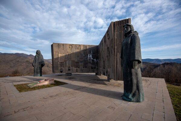 Հայրենական Մեծ պատերազմին նվիրված հուշարձան Կապանում - Sputnik Արմենիա