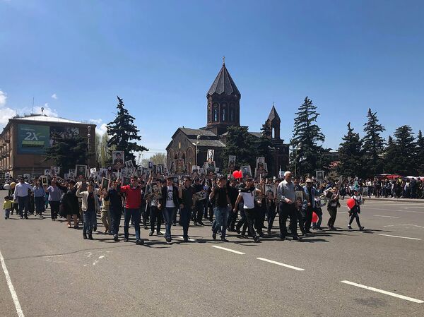 Մեկ րոպե լռություն ու զորահանդես. ինչպես Հաղթանակի տոնը նշեցին Գյումրիում Մեկ րոպե լռություն ու զորահանդես. ինչպես Հաղթանակի տոնը նշեցին Գյումրիում - Sputnik Արմենիա