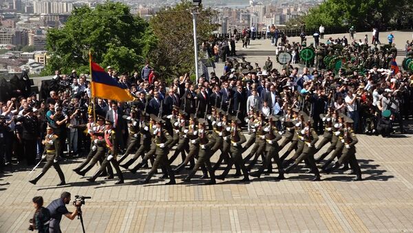 В Парке Победы в Ереване состоялся торжественный парада ко Дню Победы - Sputnik Армения