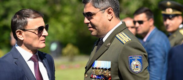 Начальник полиции Валерий Осипян и директор СНБ Артур Ванецян перед началом празднования дня Победы (9 мая 2019). Еревaн - Sputnik Армения