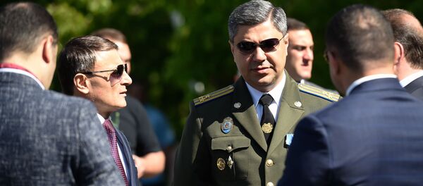 Начальник полиции Валерий Осипян и директор СНБ Артур Ванецян перед началом празднования дня Победы (9 мая 2019). Еревaн Начальник полиции Валерий Осипян и директор СНБ Артур Ванецян перед началом празднования дня Победы (9 мая 2019). Еревaн - Sputnik Արմենիա