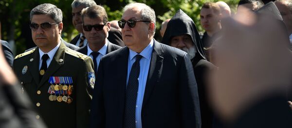Президент Армен Саркисян и директор СНБ Артур Ванецян на праздновании дня Победы (9 мая 2019). Еревaн - Sputnik Արմենիա