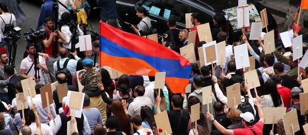 Участники акции Бессмертный полк (9 мая 2019). Еревaн Участники акции Бессмертный полк (9 мая 2019). Еревaн - Sputnik Армения