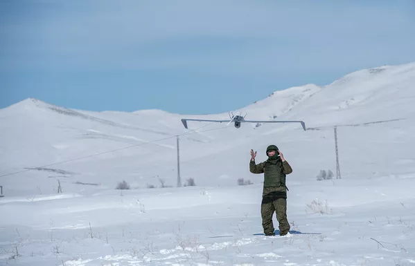 Беспилотник Застава запускается прямо с рук Беспилотник Застава запускается прямо с рук - Sputnik Армения