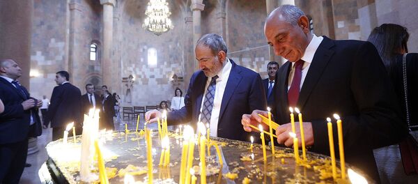 Премьер-министр Армении Никол Пашинян принял участие в праздничных мероприятиях в Карабахе (9 мая 2019). Степанакерт - Sputnik Армения