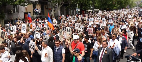 По улицам Еревана прошел Бессмертный полк - Sputnik Армения