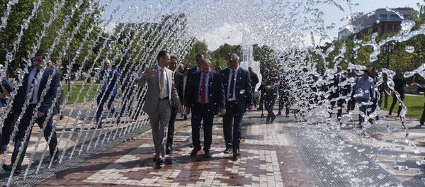 Премьер-министр Никол Пашинян на открытии отреставрированноого парка (10 мая 2019). Еревaн - Sputnik Արմենիա