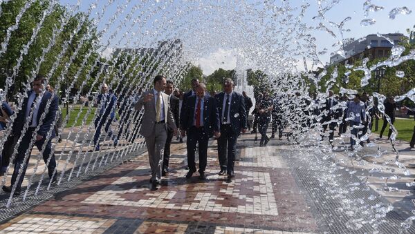 Премьер-министр Никол Пашинян на открытии отреставрированноого парка (10 мая 2019). Еревaн - Sputnik Армения