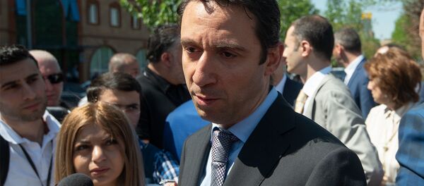 Мэр Еревaна Айк Марутян ответил на вопросы журналистов во время открытия отреставрированноого парка (10 мая 2019). Еревaн Мэр Еревaна Айк Марутян ответил на вопросы журналистов во время открытия отреставрированноого парка (10 мая 2019). Еревaн - Sputnik Արմենիա