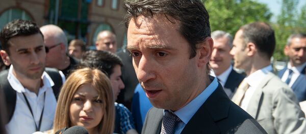 Мэр Еревaна Айк Марутян ответил на вопросы журналистов во время открытия отреставрированноого парка (10 мая 2019). Еревaн - Sputnik Армения