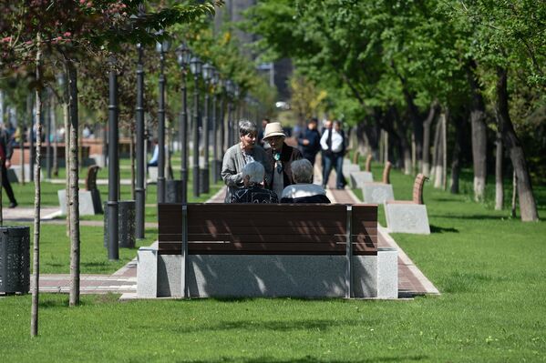 Отремонтированный парк к 2800-летию Еревана - Sputnik Армения