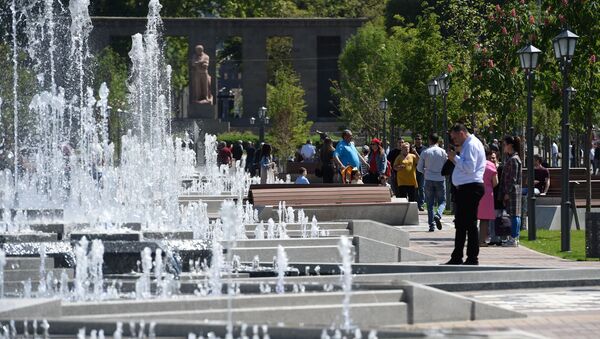 Отремонтированный парк к 2800-летию Еревана - Sputnik Армения