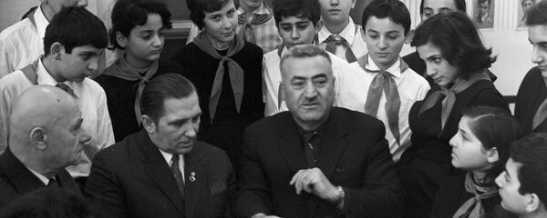 Участники Великой Отечественной войны - Ян Савицкий, (слева) и командир штурмового батальона Арам Мирзоян - Sputnik Արմենիա