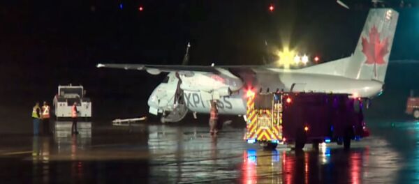 Бензовоз врезался в самолет в Торонто Бензовоз врезался в самолет в Торонто - Sputnik Արմենիա