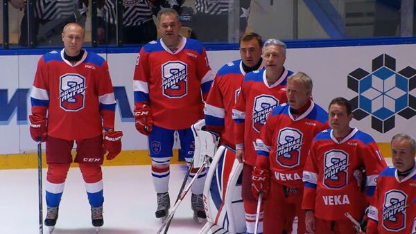 Президент России Владимир Путин забил восемь шайб в ворота противника в гала-матче Ночной хоккейной лиги в Сочи - Sputnik Армения