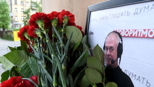 Москвичи несут цветы в память о С. Доренко - Sputnik Армения