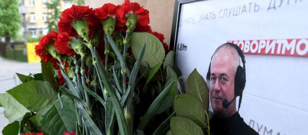 Москвичи несут цветы в память о С. Доренко Москвичи несут цветы в память о С. Доренко - Sputnik Армения